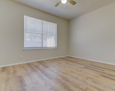 9624 Sugar Hill Dr - Photo Thumbnail 11