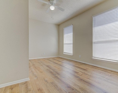 9624 Sugar Hill Dr - Photo Thumbnail 15