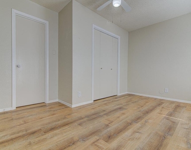 9624 Sugar Hill Dr - Photo Thumbnail 16