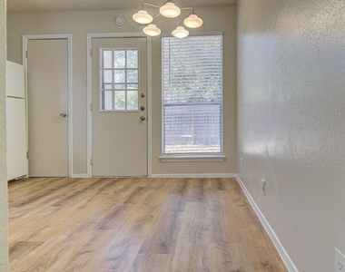9624 Sugar Hill Dr - Photo Thumbnail 5