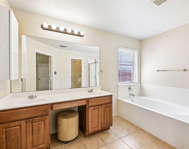 110 Newport Landing Pl - Photo Thumbnail 25