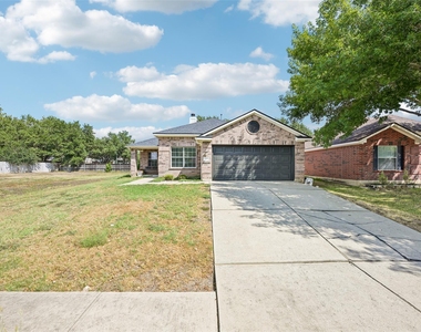 110 Newport Landing Pl - Photo Thumbnail 5