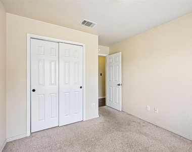 110 Newport Landing Pl - Photo Thumbnail 18