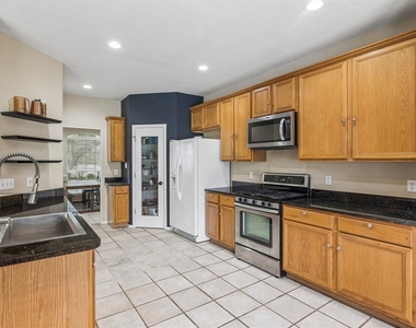 1409 Deer Horn Dr - Photo Thumbnail 9