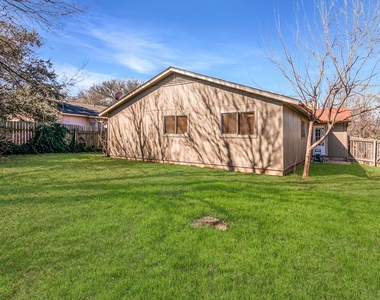 11205 Slippery Elm Trl - Photo Thumbnail 4