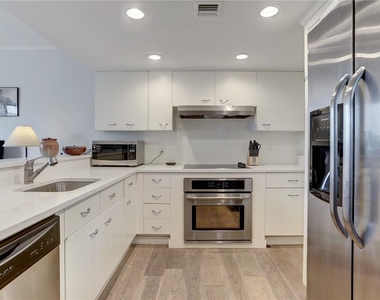 1801 Lavaca St - Photo Thumbnail 4