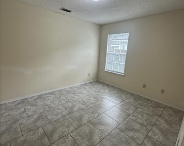 11170 Wandering Oaks Drive - Photo Thumbnail 7