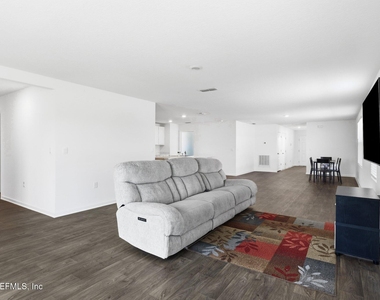 12069 Green Thicket Lane - Photo Thumbnail 4