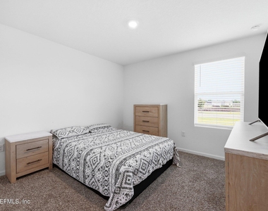12069 Green Thicket Lane - Photo Thumbnail 2