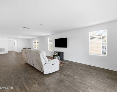 12069 Green Thicket Lane - Photo Thumbnail 16