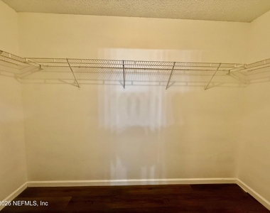 6841 Ridgeview Avenue - Photo Thumbnail 34