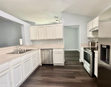 6841 Ridgeview Avenue - Photo Thumbnail 15
