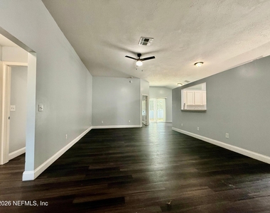 6841 Ridgeview Avenue - Photo Thumbnail 2