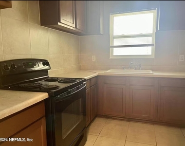 5086 Fredericksburg Avenue - Photo Thumbnail 4