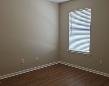 1063 Moosehead Drive - Photo Thumbnail 12
