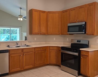 1063 Moosehead Drive - Photo Thumbnail 2