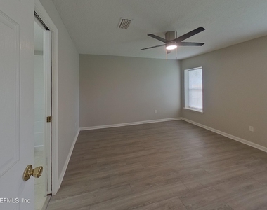 7644 Arancio Drive - Photo Thumbnail 8