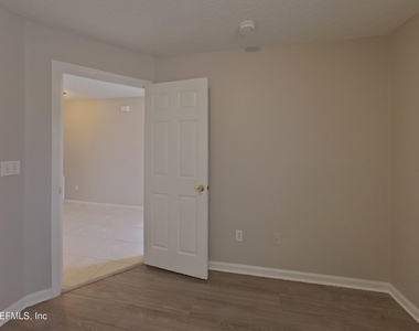 7644 Arancio Drive - Photo Thumbnail 11
