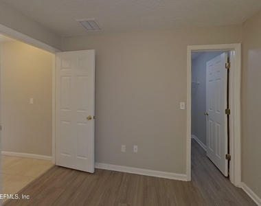 7644 Arancio Drive - Photo Thumbnail 13