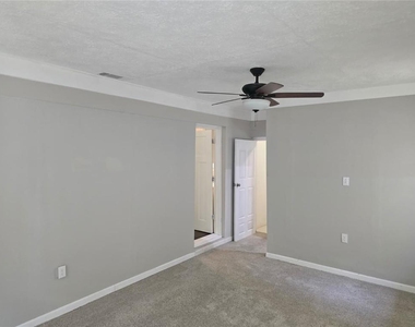 3305 Flowers Drive - Photo Thumbnail 17