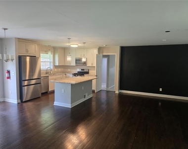 3305 Flowers Drive - Photo Thumbnail 12