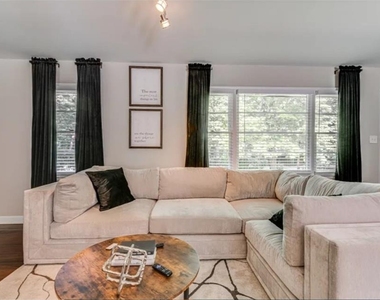 3305 Flowers Drive - Photo Thumbnail 8