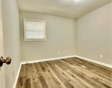 1223 Pineglen Drive - Photo Thumbnail 8