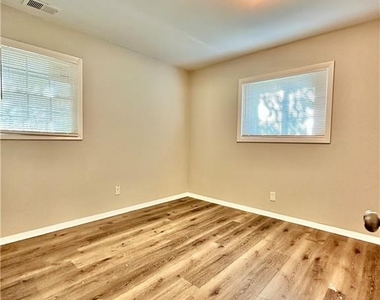 1223 Pineglen Drive - Photo Thumbnail 7