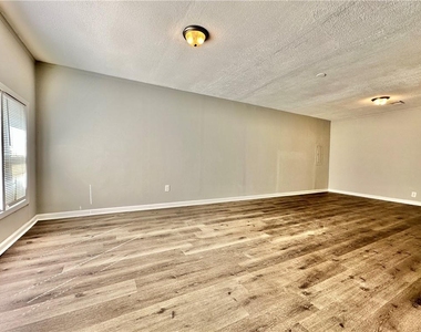 1223 Pineglen Drive - Photo Thumbnail 2