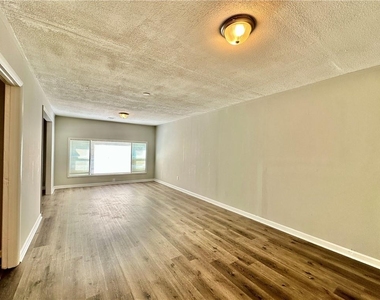 1223 Pineglen Drive - Photo Thumbnail 3