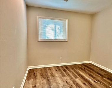 1223 Pineglen Drive - Photo Thumbnail 6