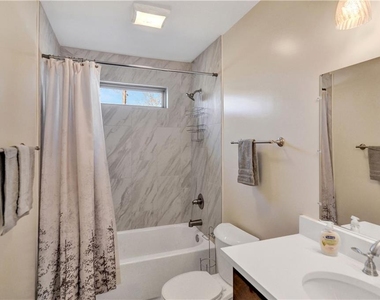 196 Grayson Pointe - Photo Thumbnail 14