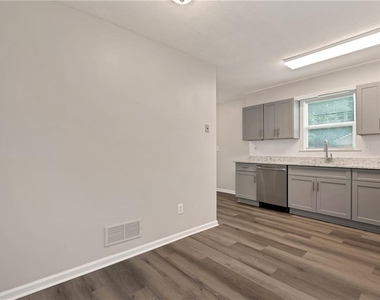 649 Oakland Way - Photo Thumbnail 14