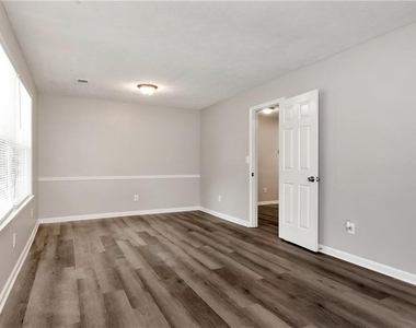649 Oakland Way - Photo Thumbnail 13