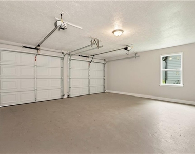649 Oakland Way - Photo Thumbnail 35