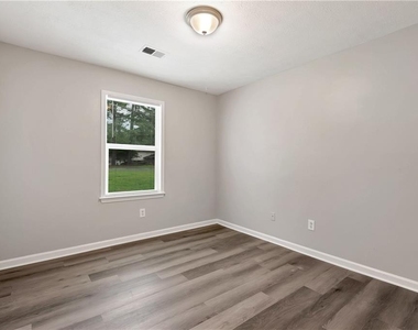 649 Oakland Way - Photo Thumbnail 28
