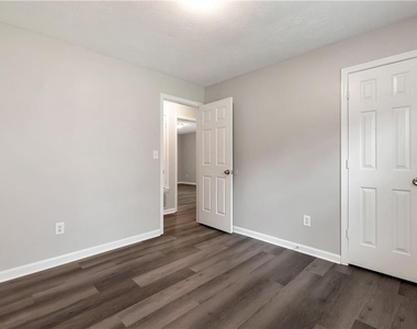 649 Oakland Way - Photo Thumbnail 29
