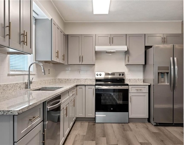 649 Oakland Way - Photo Thumbnail 16