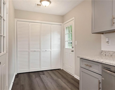 649 Oakland Way - Photo Thumbnail 19
