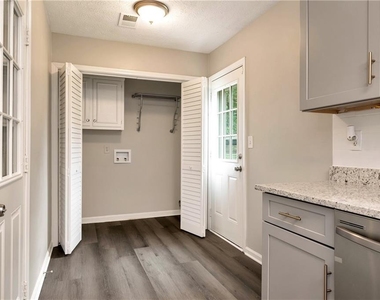649 Oakland Way - Photo Thumbnail 20