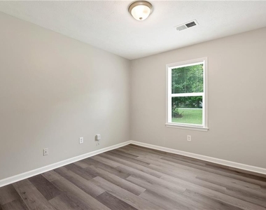 649 Oakland Way - Photo Thumbnail 33