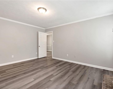 649 Oakland Way - Photo Thumbnail 24