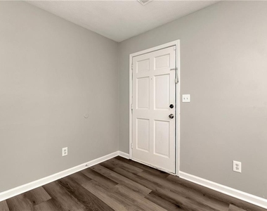 649 Oakland Way - Photo Thumbnail 10