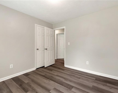 649 Oakland Way - Photo Thumbnail 34