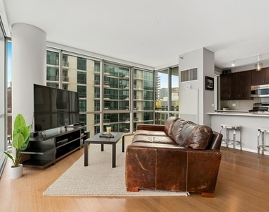 123 S Green Street - Photo Thumbnail 7
