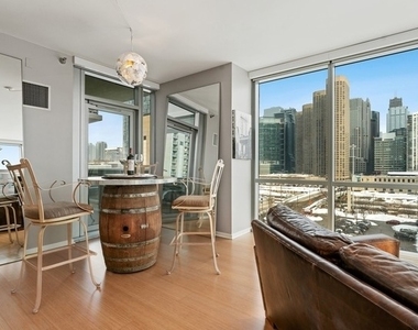123 S Green Street - Photo Thumbnail 12