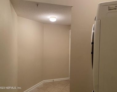 8204 White Falls Boulevard - Photo Thumbnail 5