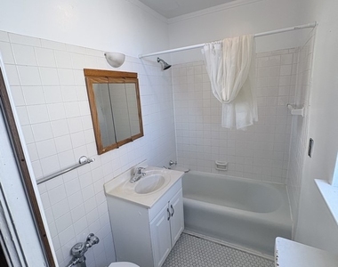 3205 Clarence Avenue - Photo Thumbnail 7