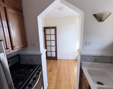 3205 Clarence Avenue - Photo Thumbnail 4