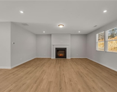 313 Brighton Bend Lane - Photo Thumbnail 9